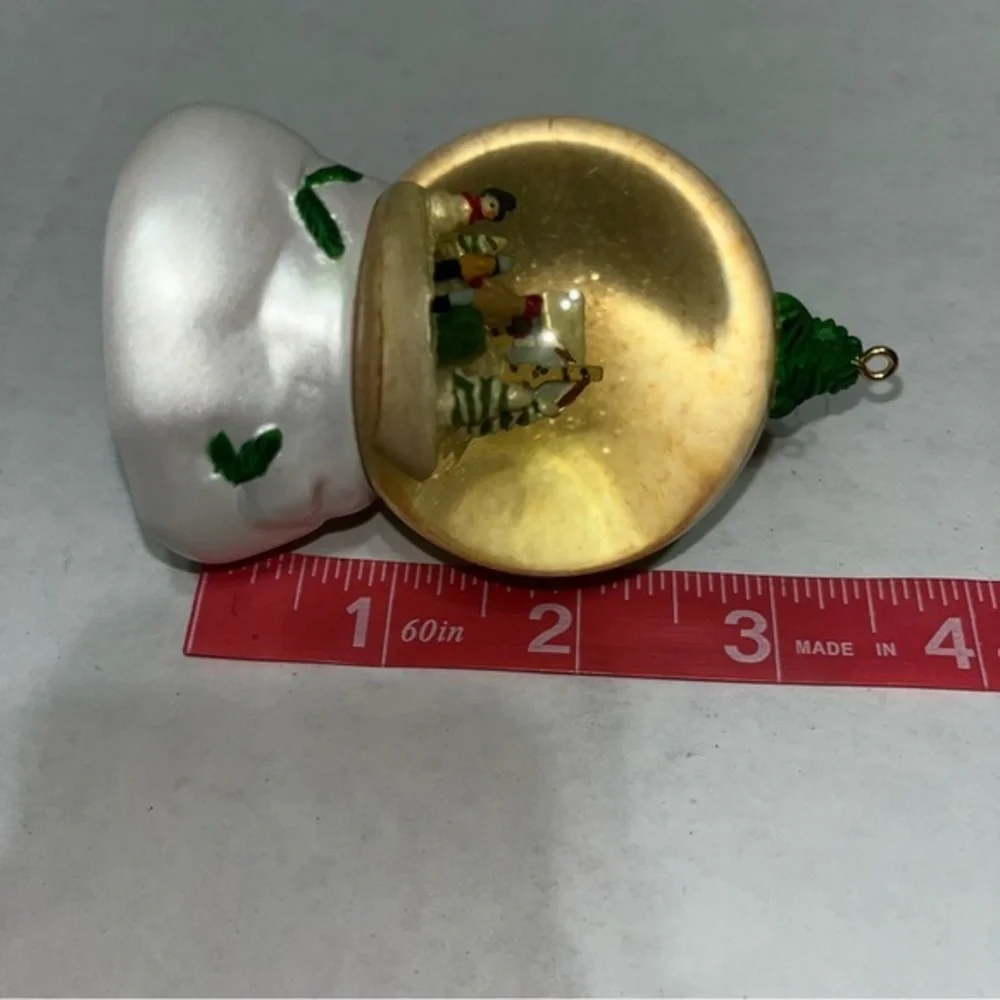 Hallmark‎ Keepsake Ornament Bringing Home the Tree Snowglobe